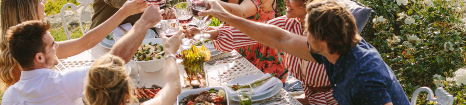 Met deze wijn-spijstips wordt jullie eigen wijnproeverij nóg leuker en lekkerder!