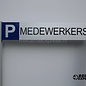 Parkeerbord Medewerkers luxe frame paneel 10x50 cm en 2 palen