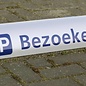 Parkeerbord Bezoekers voor over betonrand