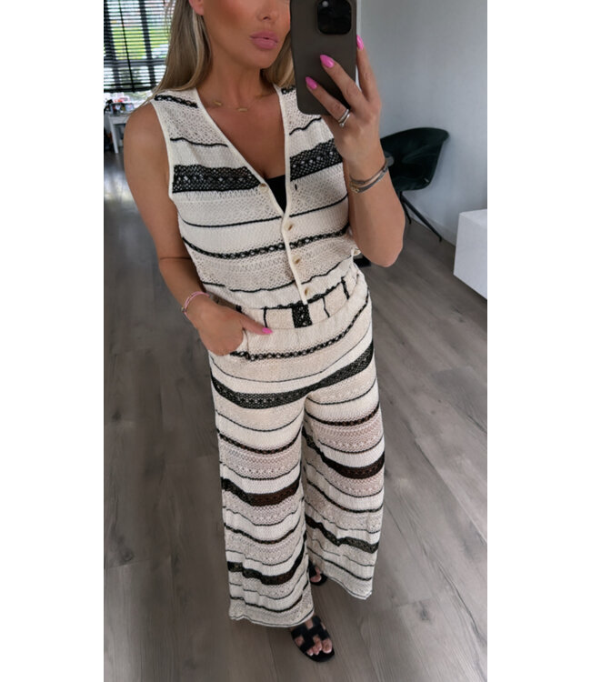 Top met gehaakte look