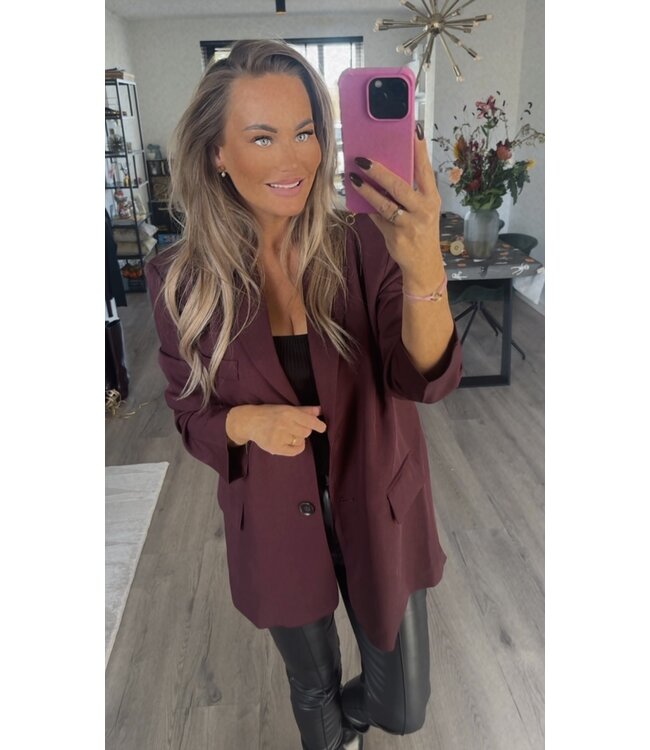Burgundy blazer met split