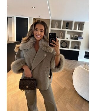 Wollen jas met faux fur