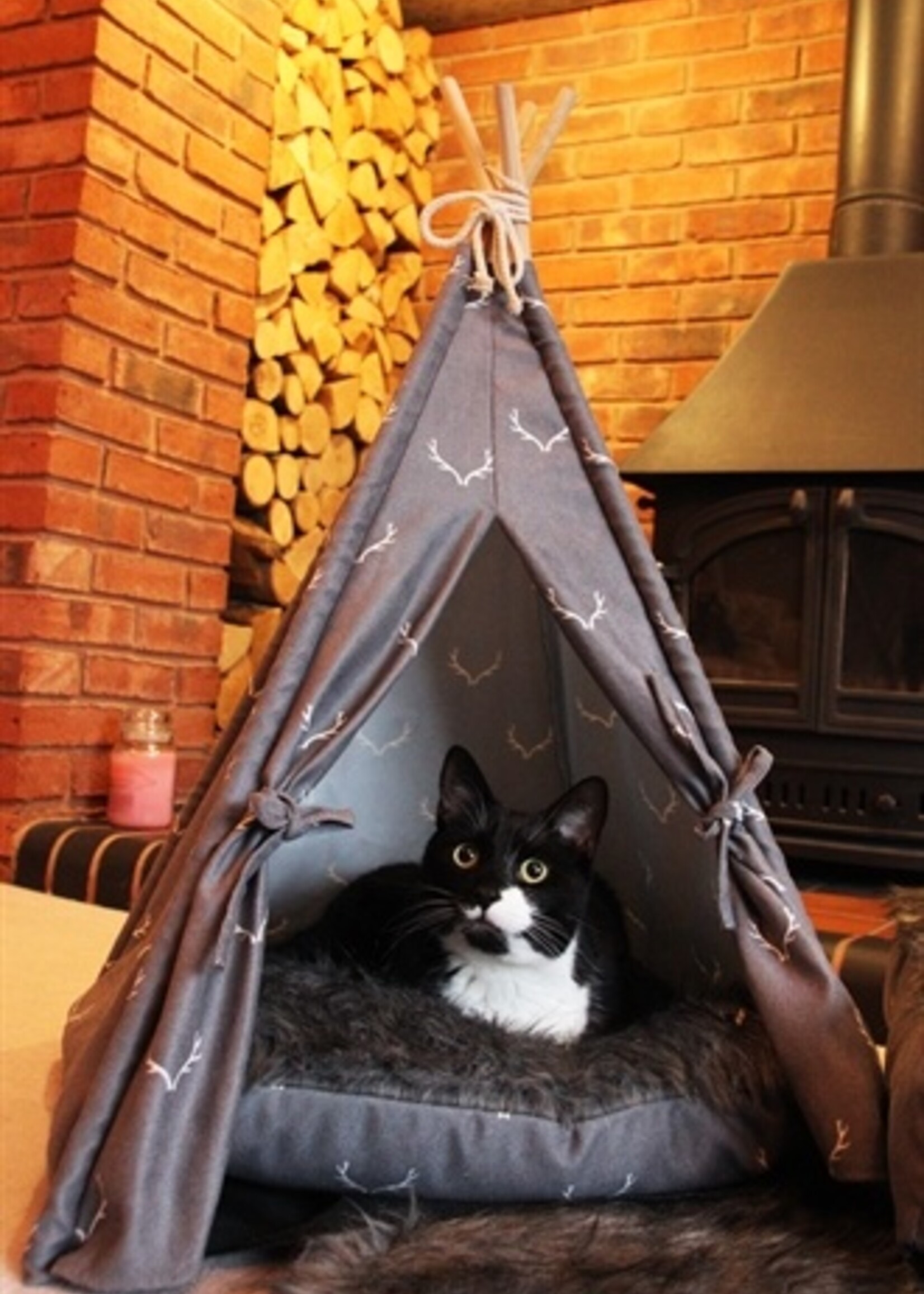 Cupid & comet Cupid & comet kattenmand teepee hygge gewei