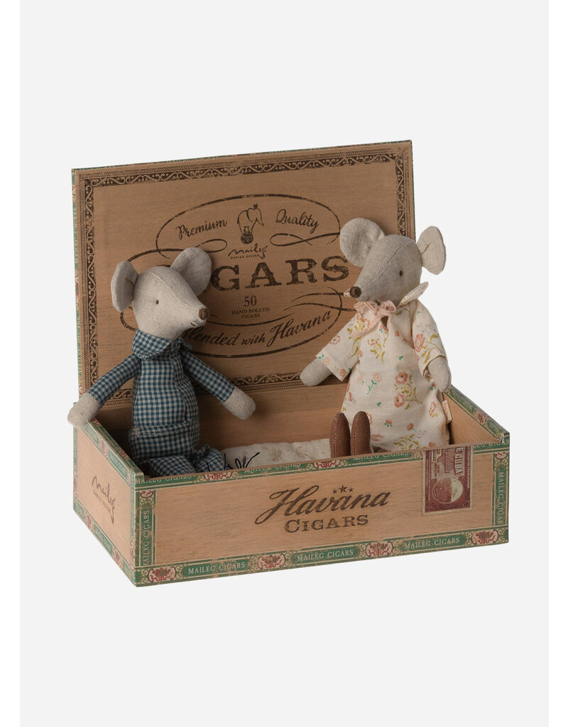 Maileg *grandma & grandpa mice in a cigarbox