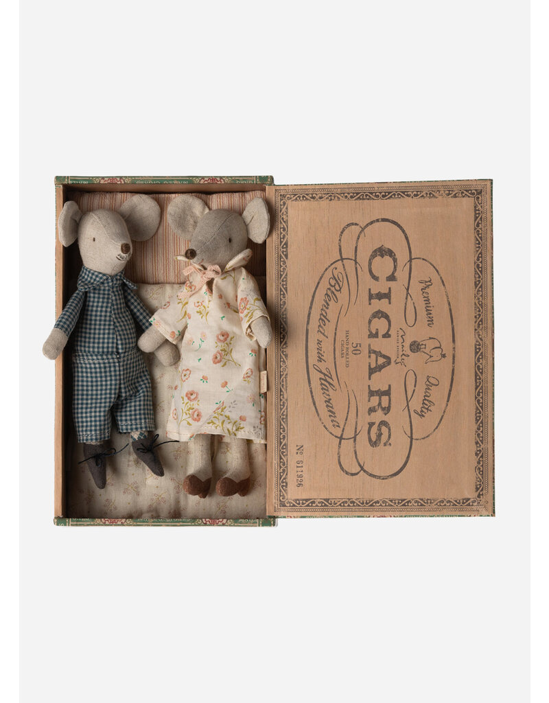 Maileg *grandma & grandpa mice in a cigarbox