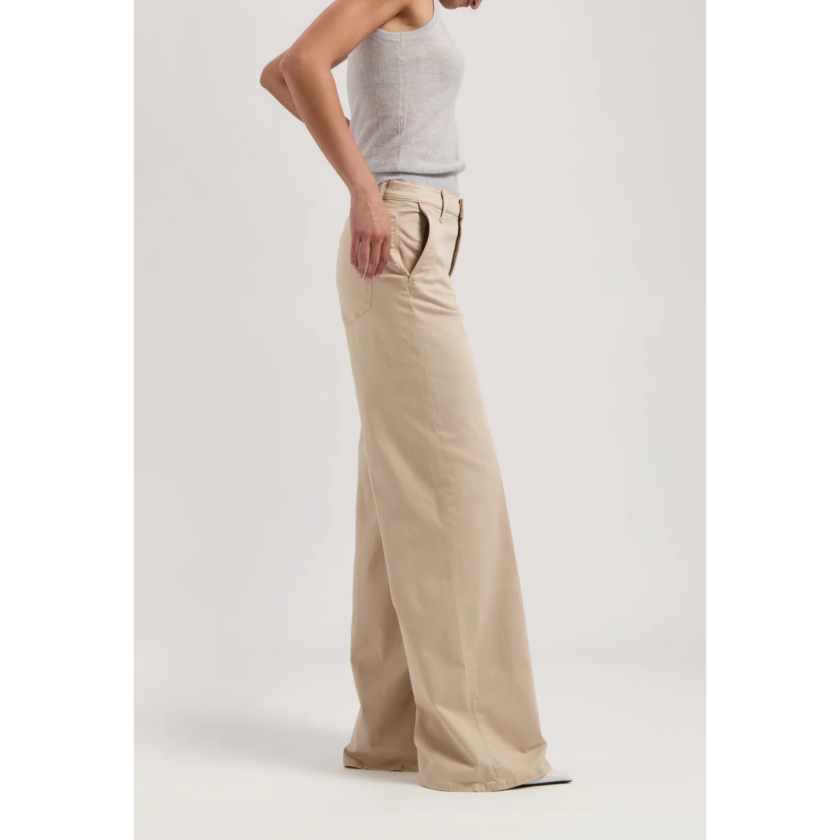 MUD JEANS MUD Jeans Chelsea chino mid loose Sand