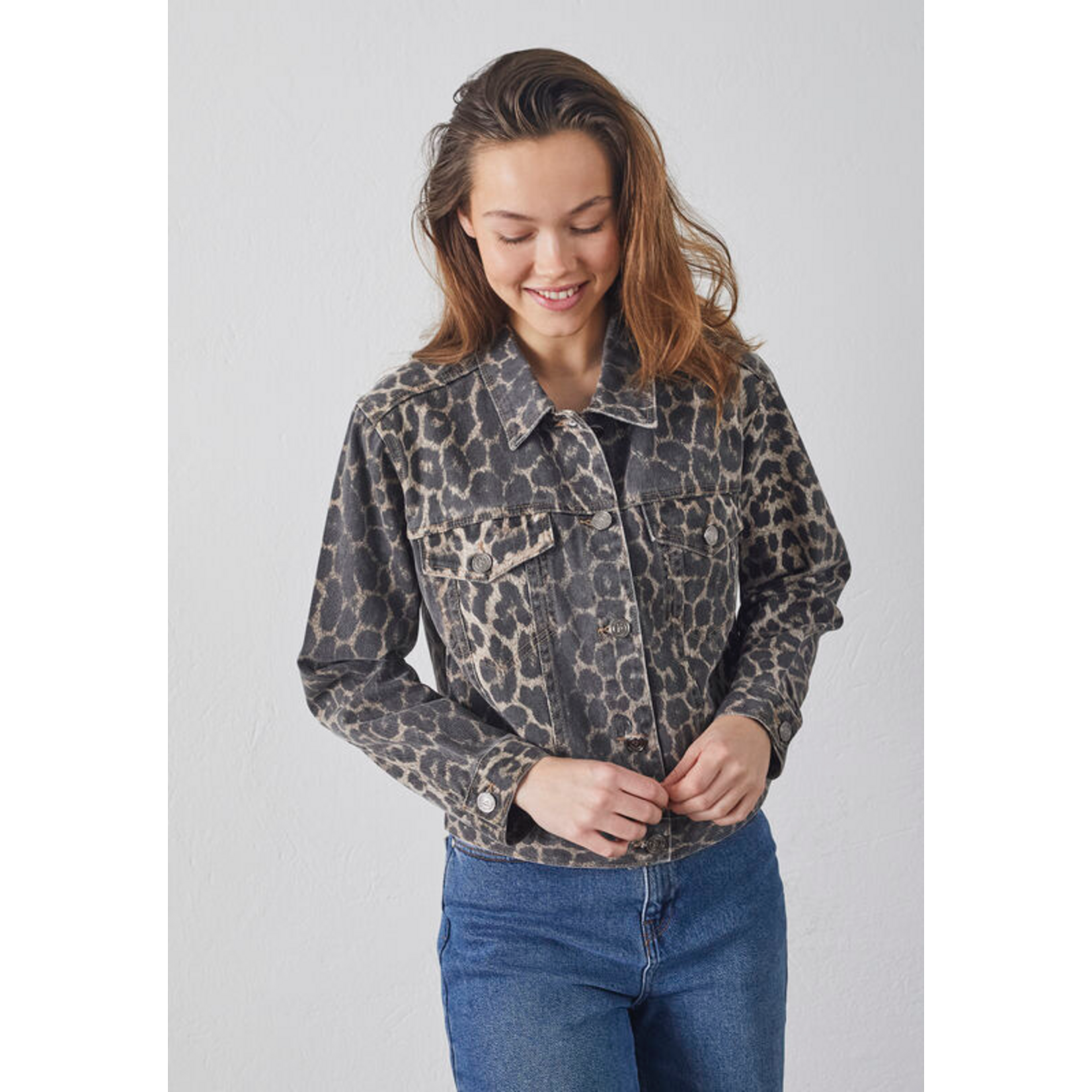 Sisters Point Feva leopard jacket denim