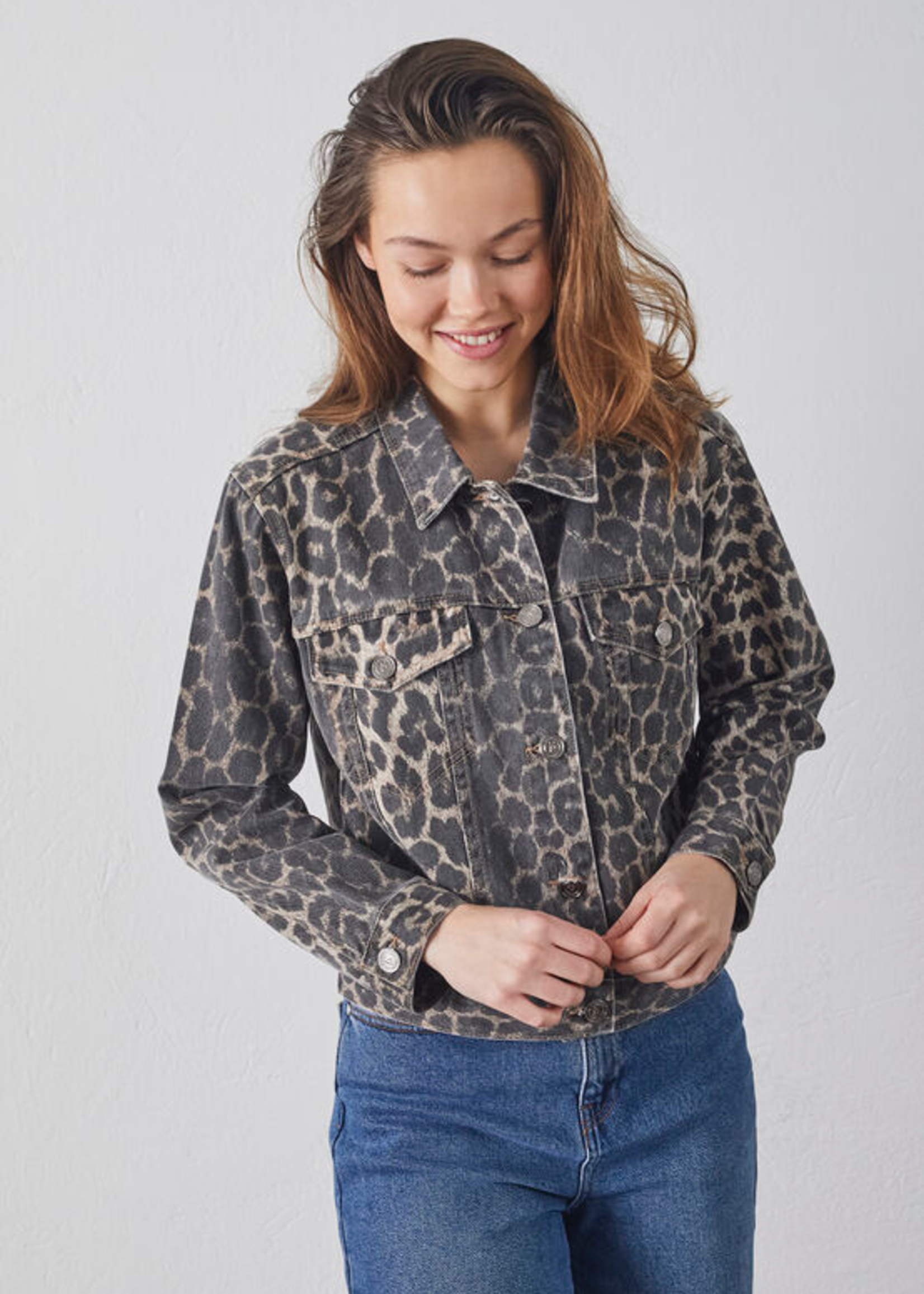 Sisters Point Feva leopard jacket denim