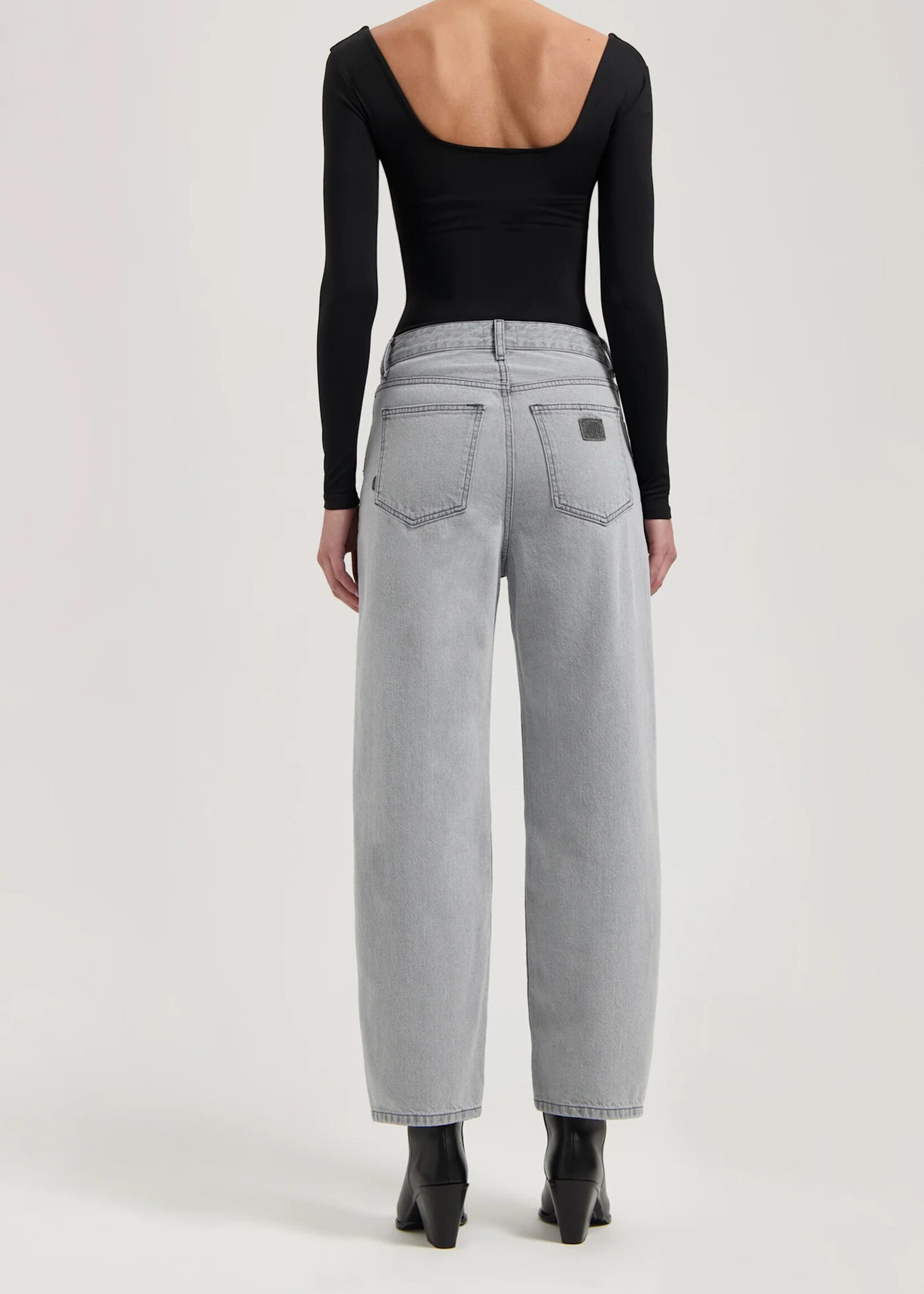 MUD JEANS MUD Jeans Brooke High Barrel grijs