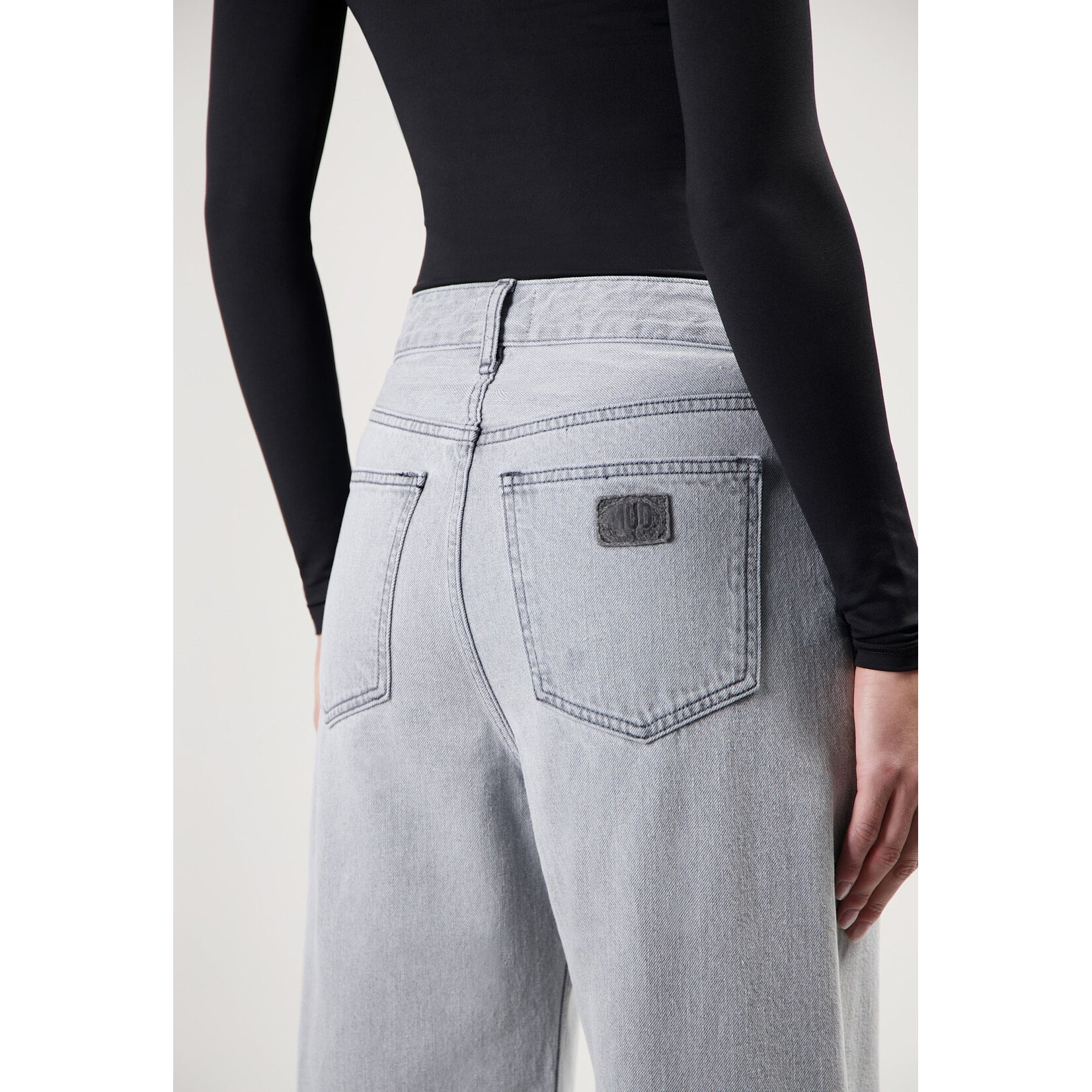 MUD JEANS MUD Jeans Brooke High Barrel grijs