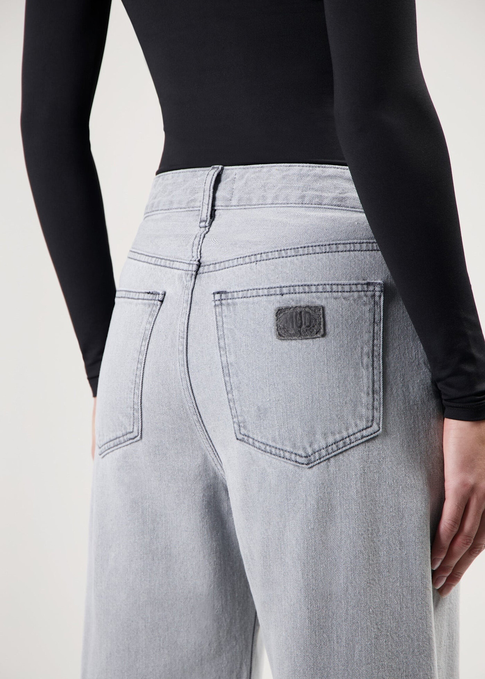 MUD JEANS MUD Jeans Brooke High Barrel grijs