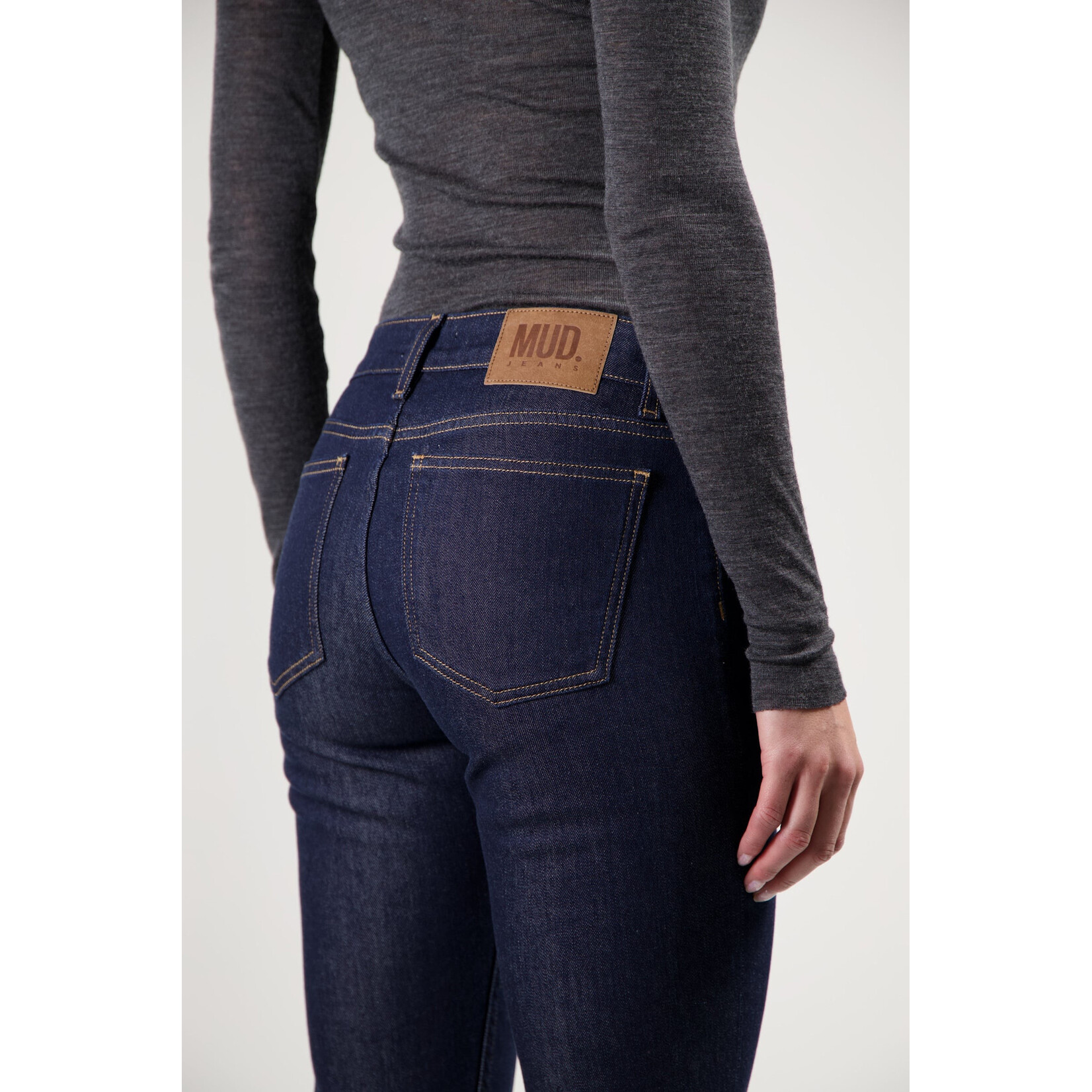 MUD JEANS MUD Jeans Logan High Slim Rinse