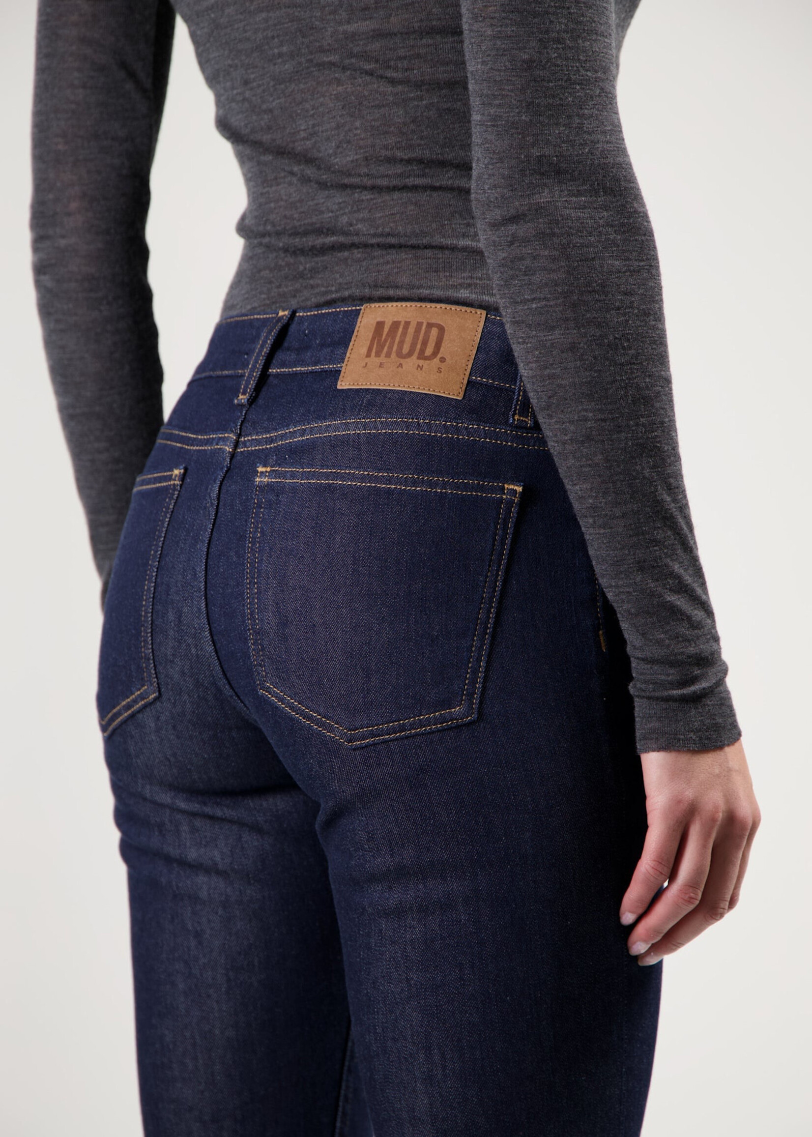 MUD JEANS MUD Jeans Logan High Slim Rinse