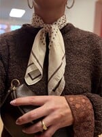 Sjaaltje Astrid polka dots bruin