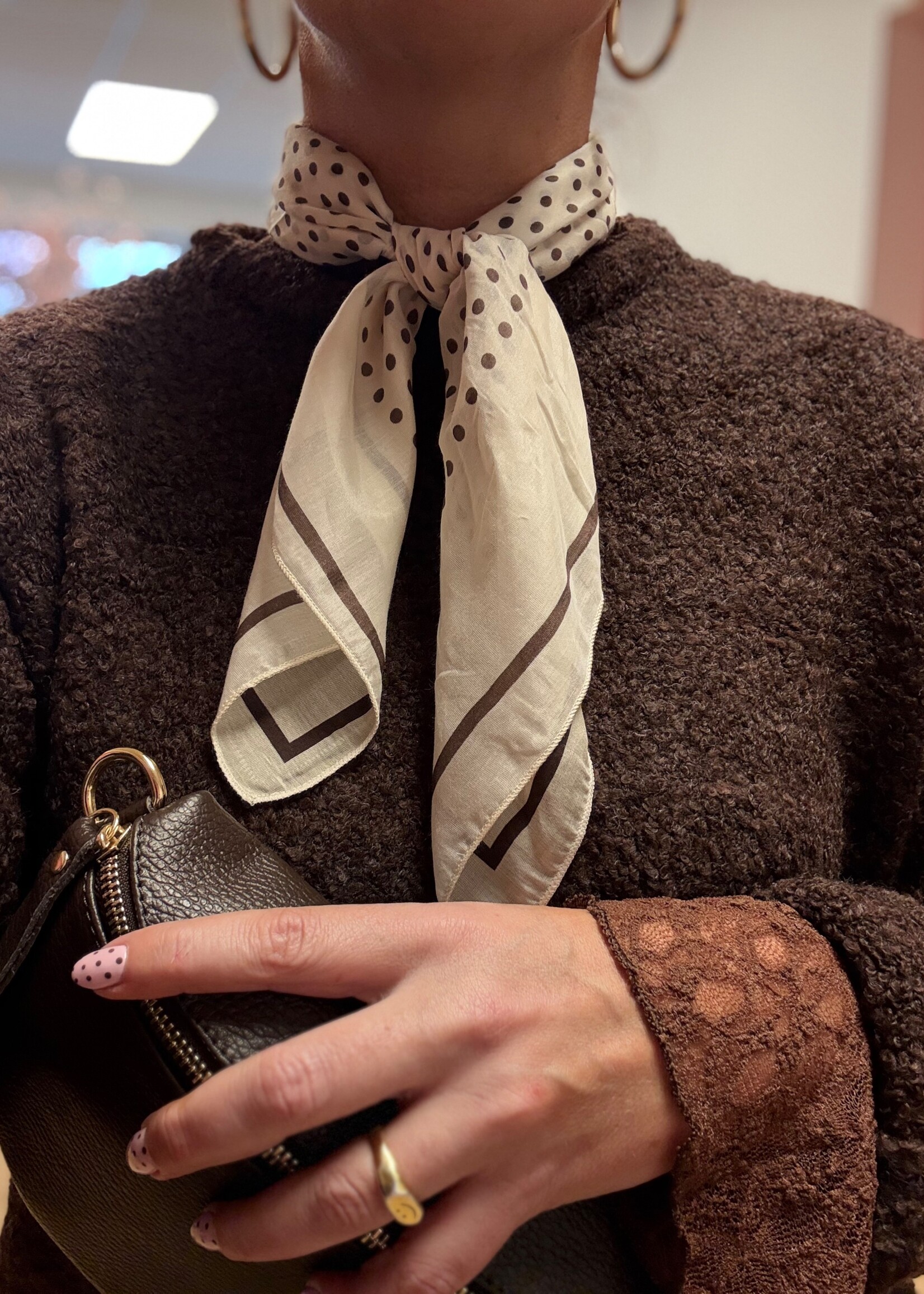 Sjaaltje Astrid polka dots bruin