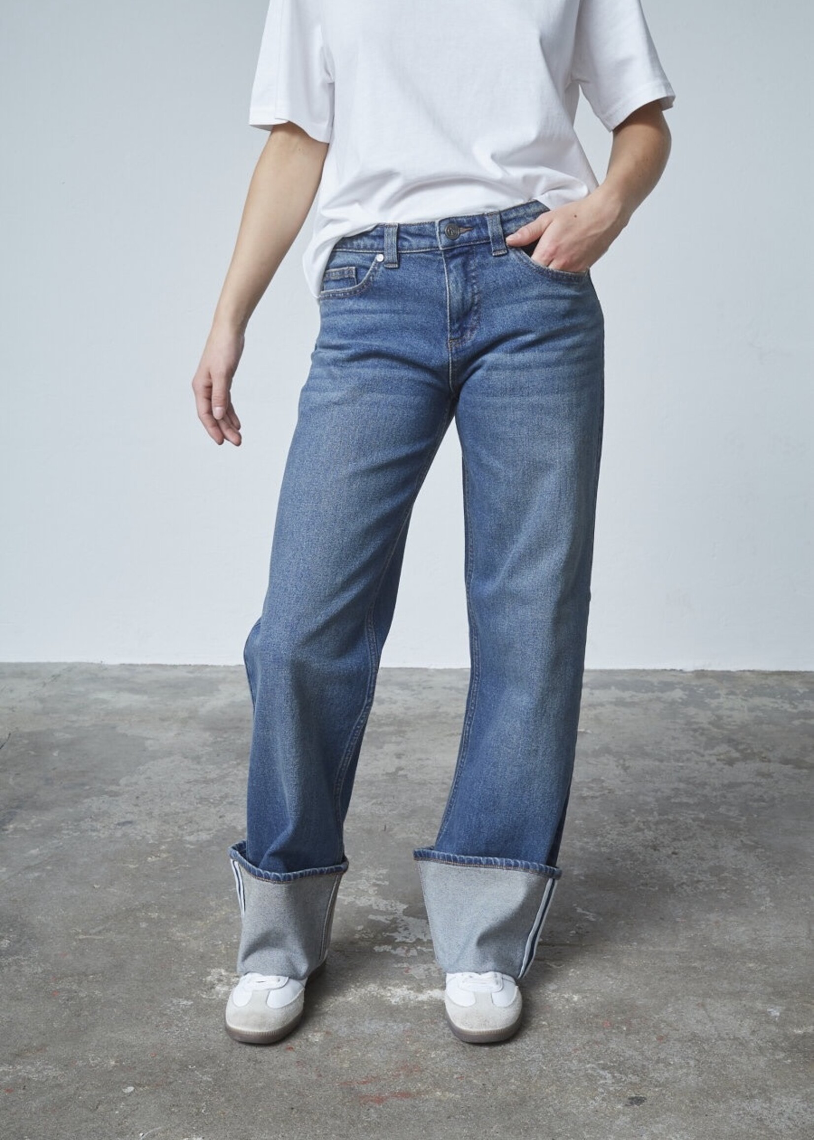 Sisters Point Onea straight turnup jeans denim