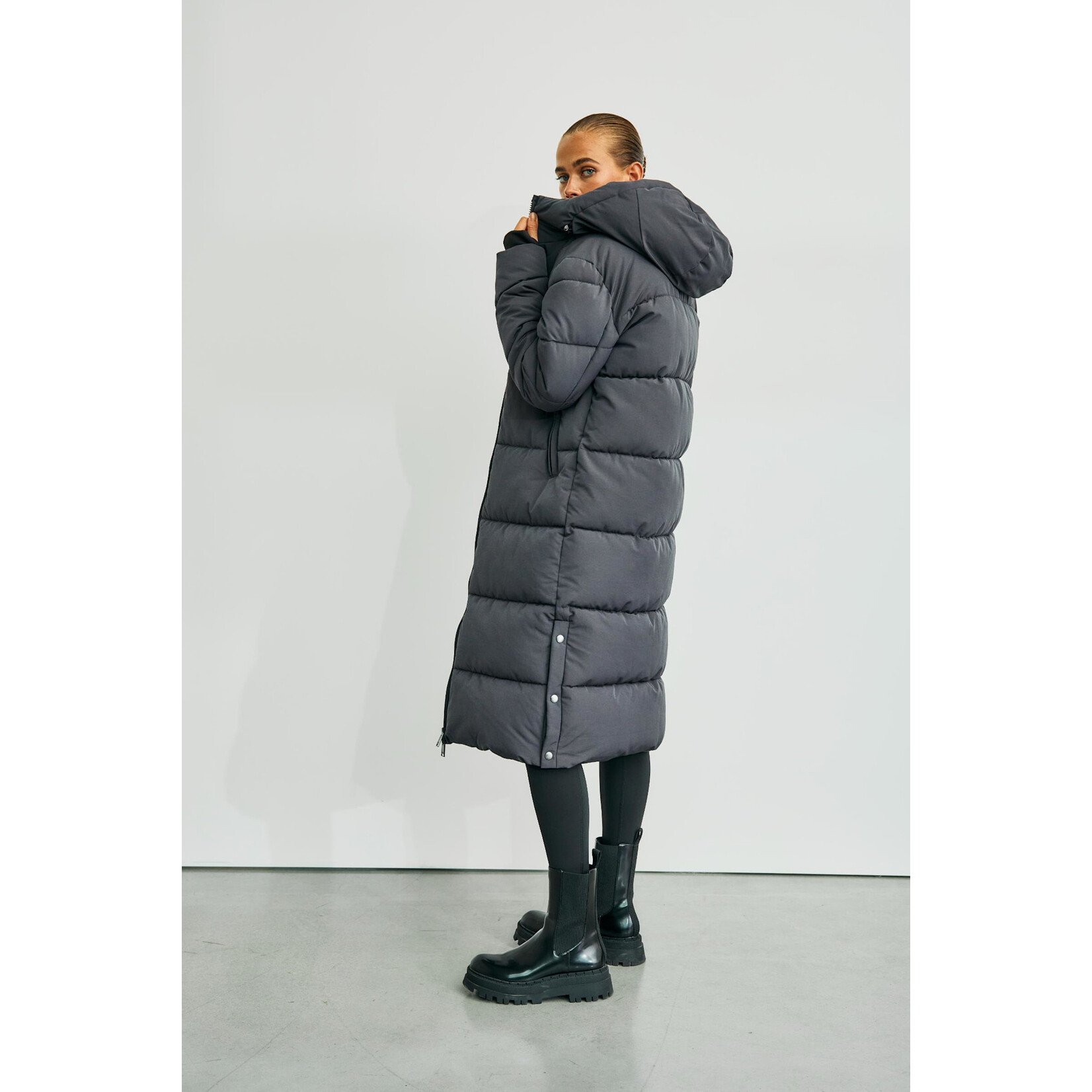 With Black With Black glorian puffer jas lang grijs