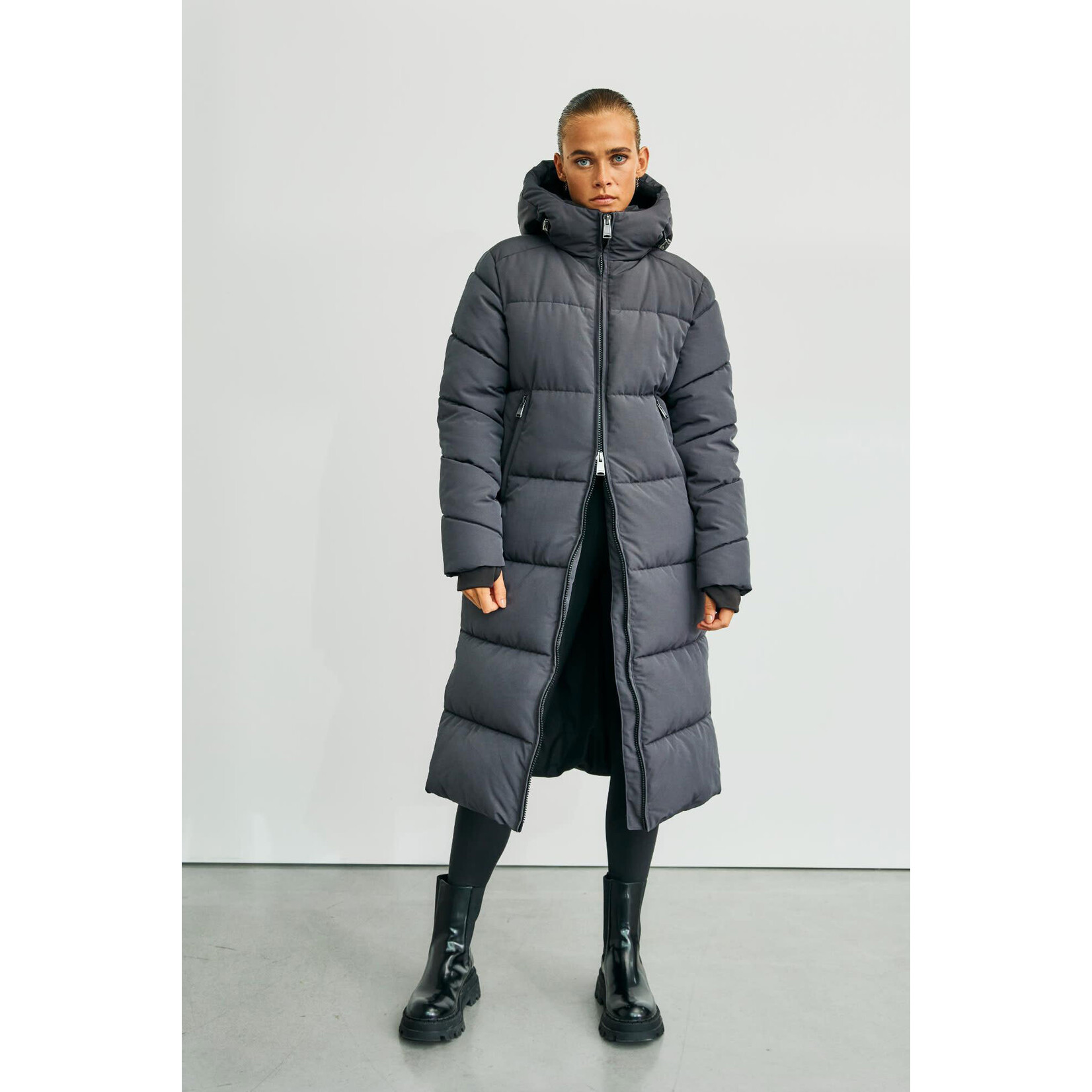 With Black With Black glorian puffer jas lang grijs