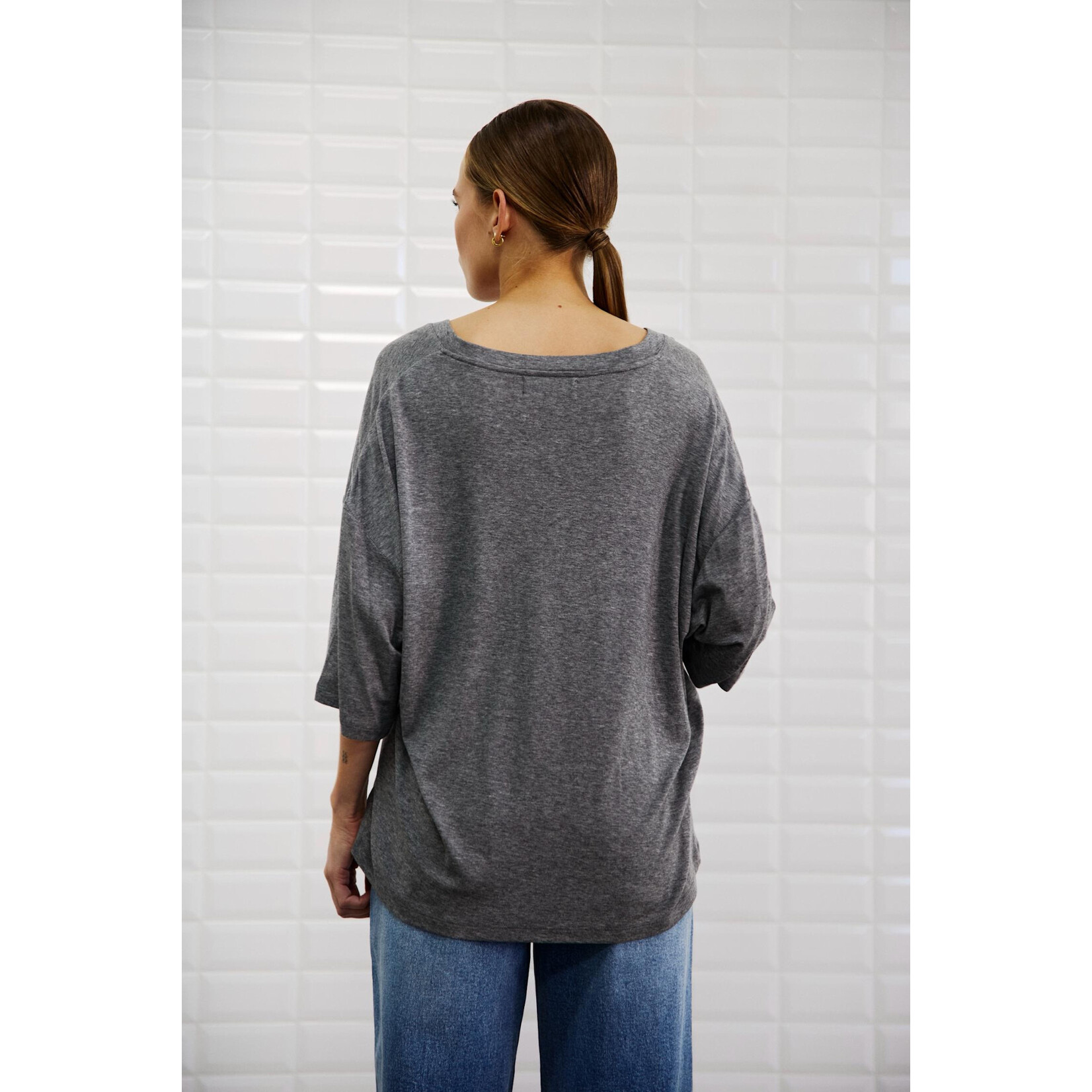 With Black WithBlack Josefine oversized V t-shirt grijs