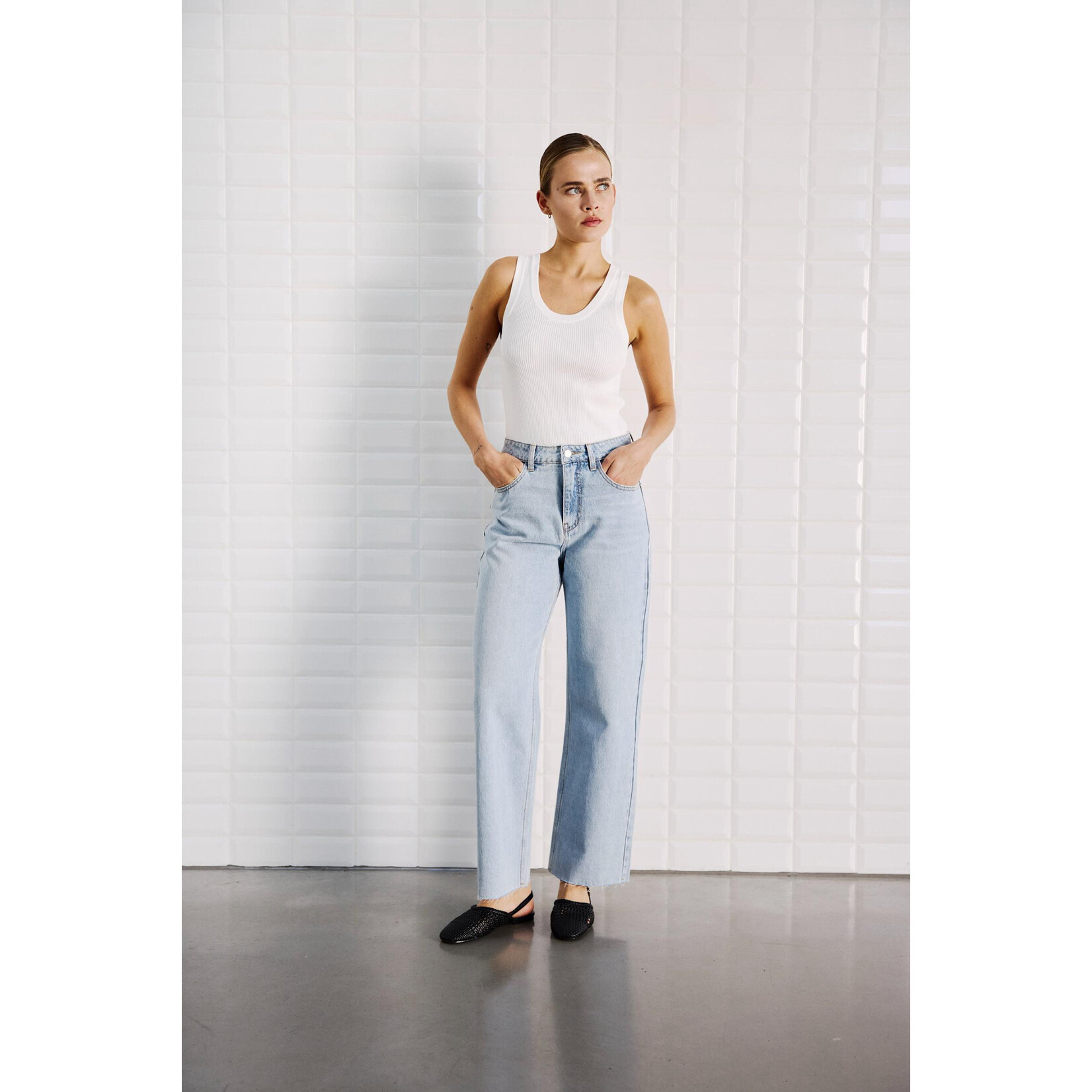 With Black Withblack Abigale HW straight jeans licht blauw