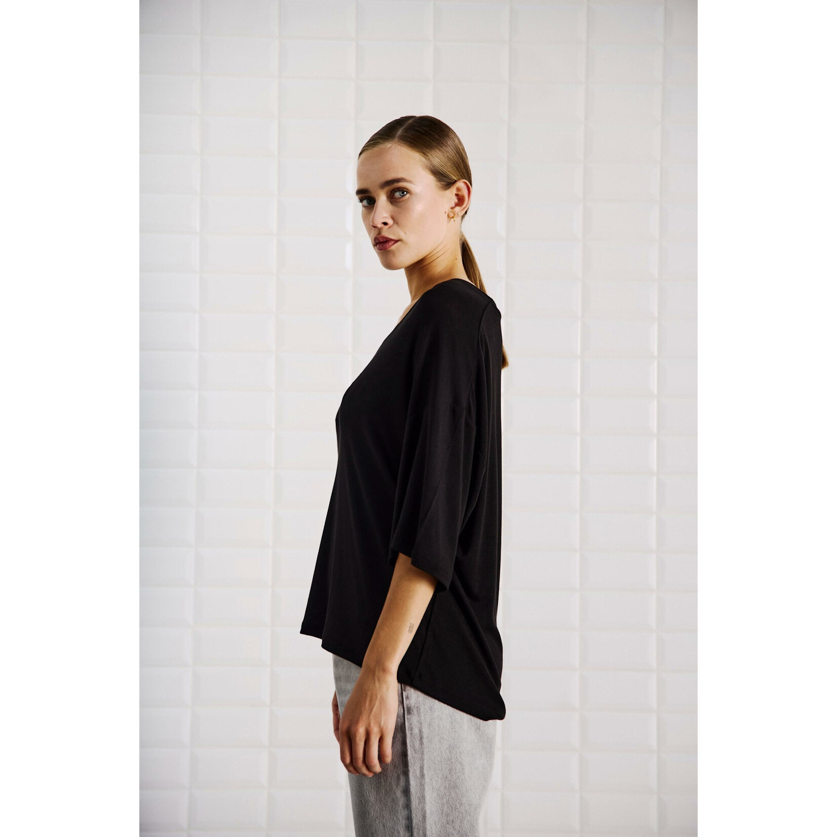 With Black WithBlack Josefine oversized V t-shirt black