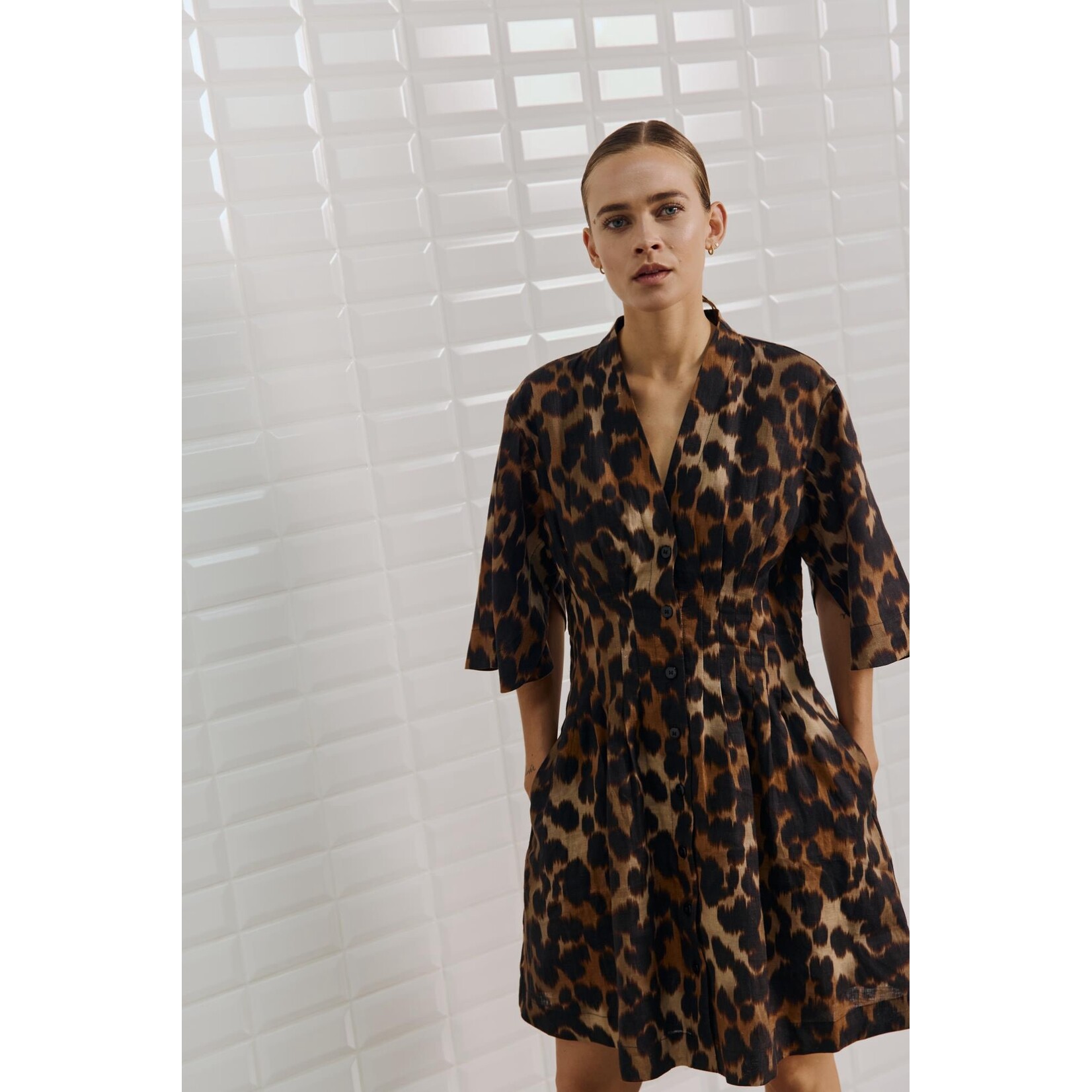 With Black Withblack Cleopatra jurk leopard linnen