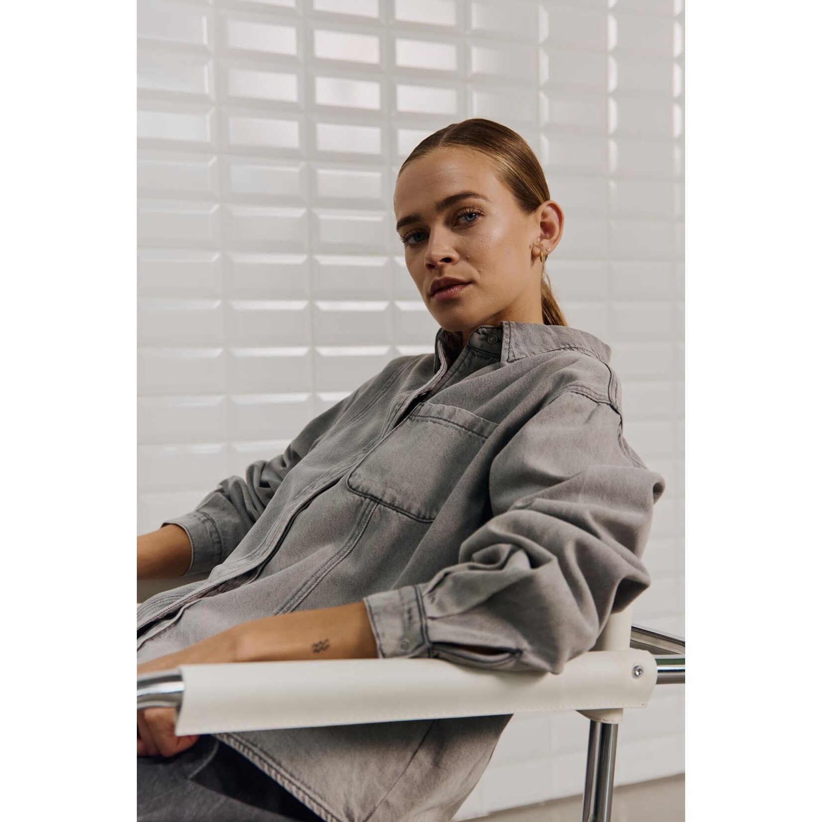 Withblack Penelope denim blouse grijs