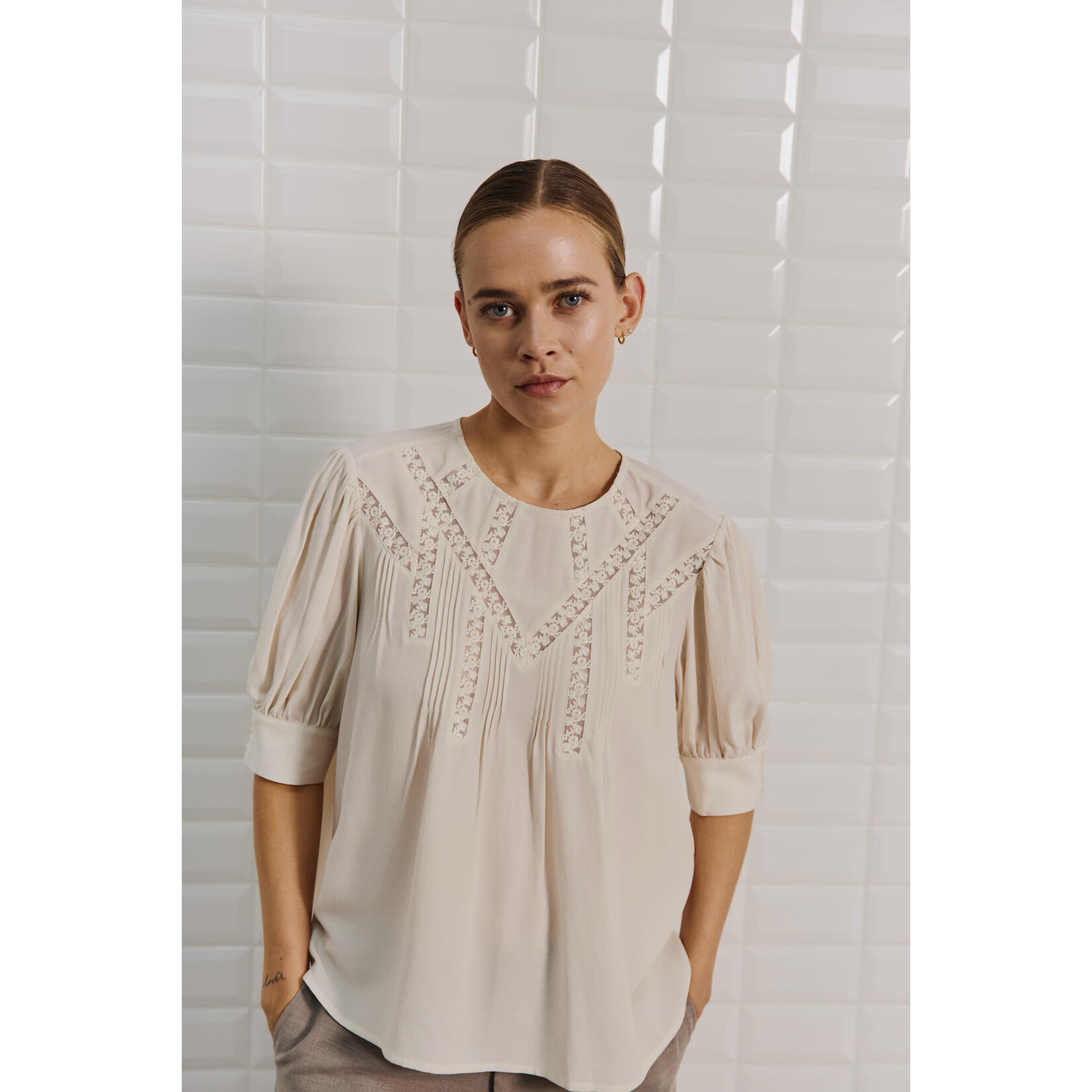 With Black Withblack Jenny blouse SS beige