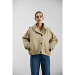 With Black Withblack korte trenchcoat Alaia met capuchon zand