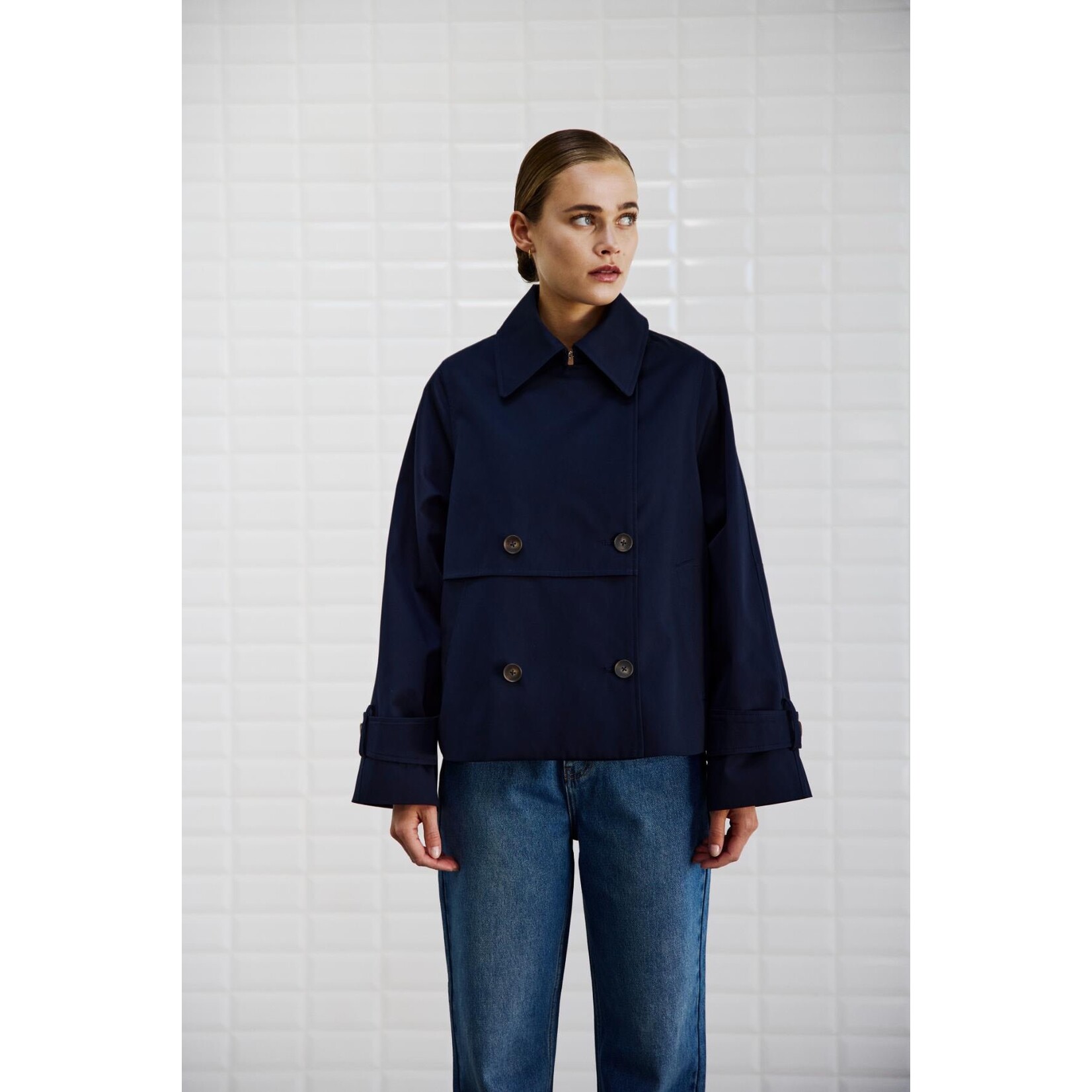 With Black Withblack korte trenchcoat Ophelia navy