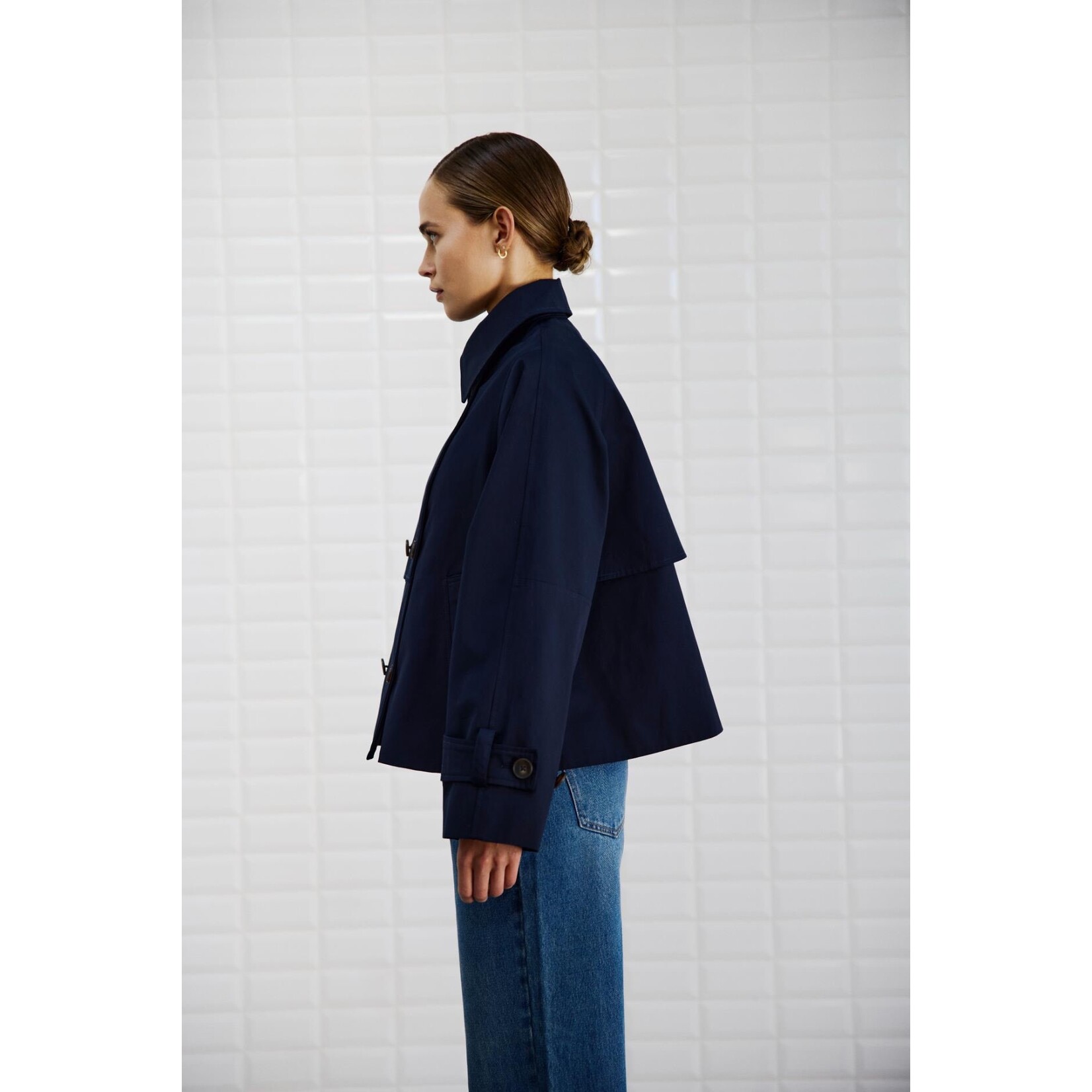 With Black Withblack korte trenchcoat Ophelia navy