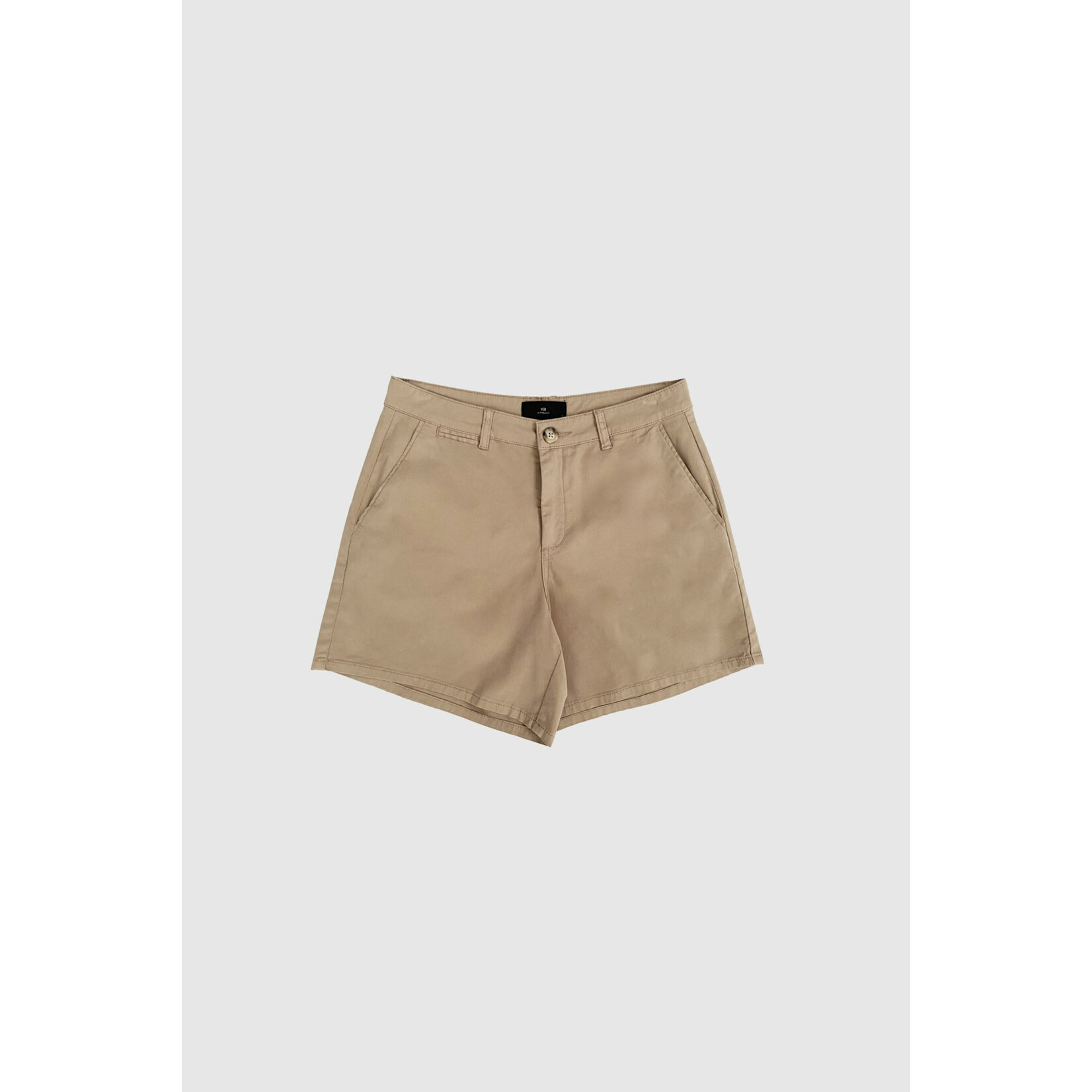 With Black Withblack Letienne chino shorts camel