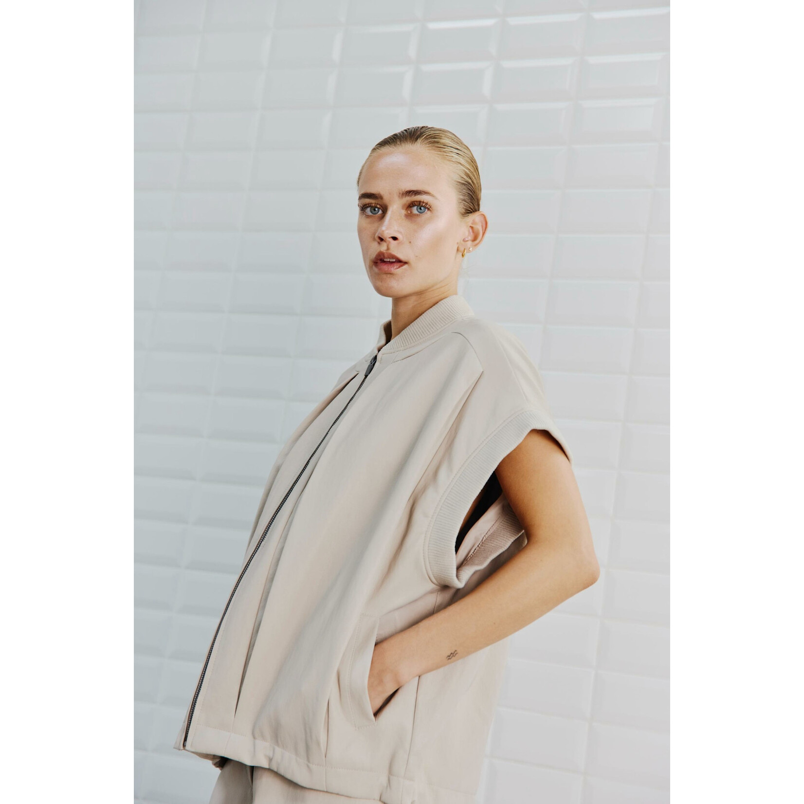 With Black Withblack Anni vegan bodywarmer zilver