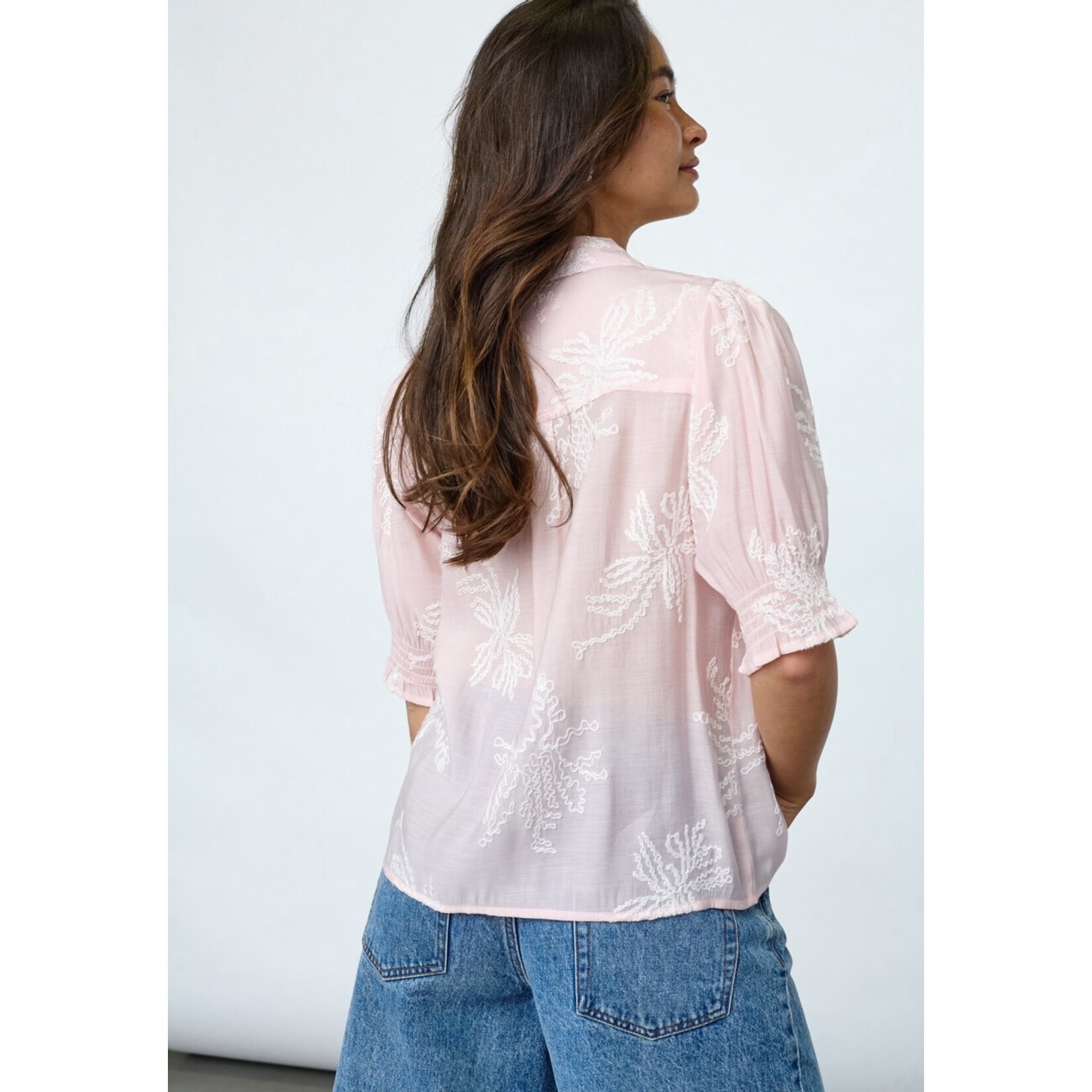 Sisters Point blouse Isola roze geborduurd
