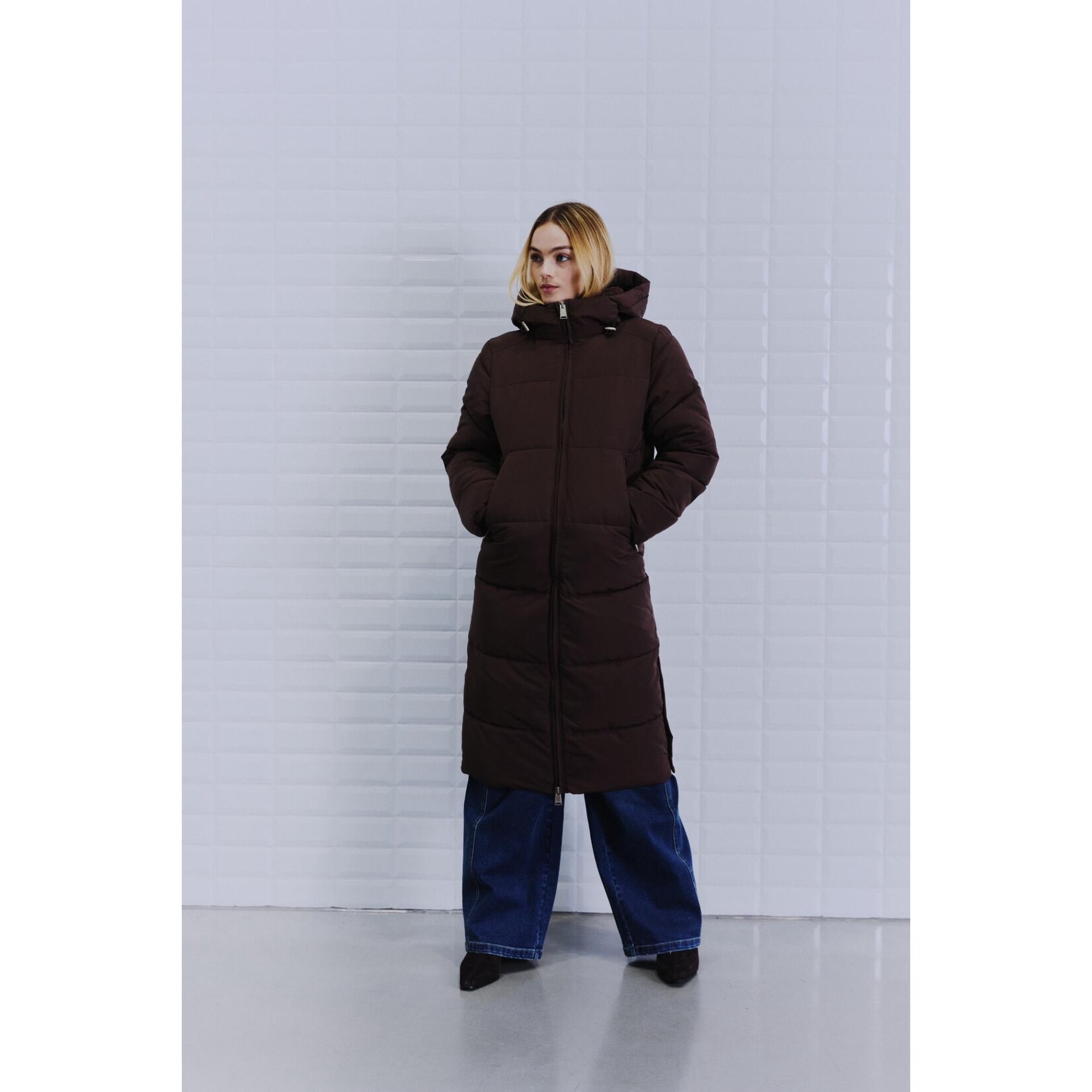 With Black WithBlack glorian puffer jas lang bruin