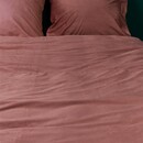 At Home by Beddinghouse At Home by BeddingHouse Cosy Corduroy Dekbedovertrek  Roze 60 x 70 cm