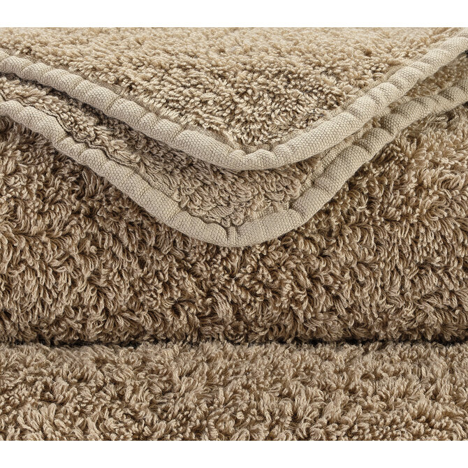 Abyss & Habidecor Super Pile Douchelaken 70x140 711 taupe Abyss & Habidecor Super Pile Douchelaken 70x140 711 taupe