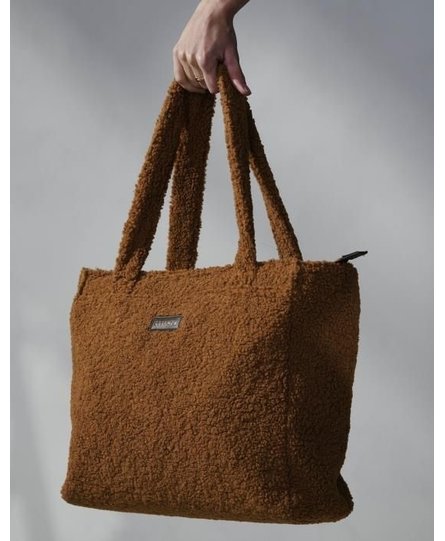 Essenza Peyton Teddy Shoulder Bag L: 42 - W: 12,5 - H: 35 Leather brown