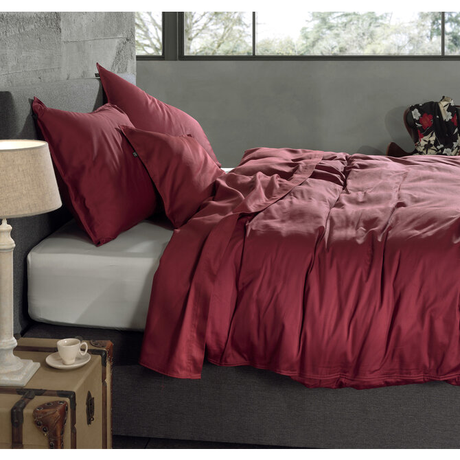 Zo Home Satinado Dekbedovertrek 140x200/220 Spicy Red Zo Home Satinado Dekbedovertrek 140x200/220 Spicy Red
