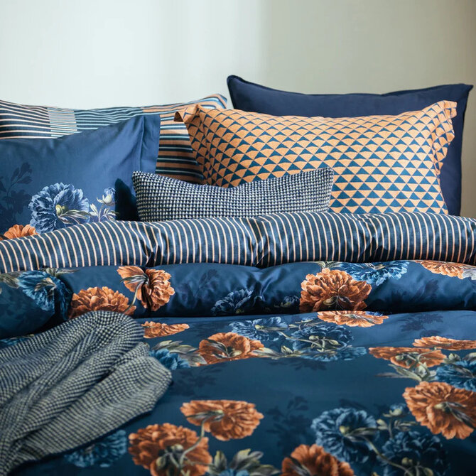 Vandyck Midnight Hour Dekbedovertrek 2-persoons (200x200/220) blue ink Vandyck Midnight Hour Dekbedovertrek 2-persoons (200x200/220) blue ink