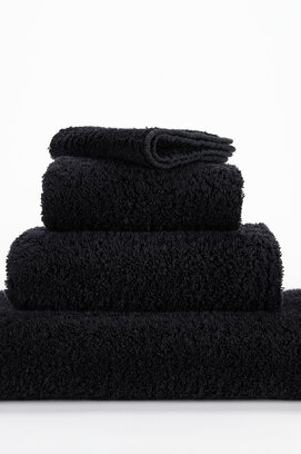 Abyss & Habidecor Super Pile Handdoek 60x110 990 black