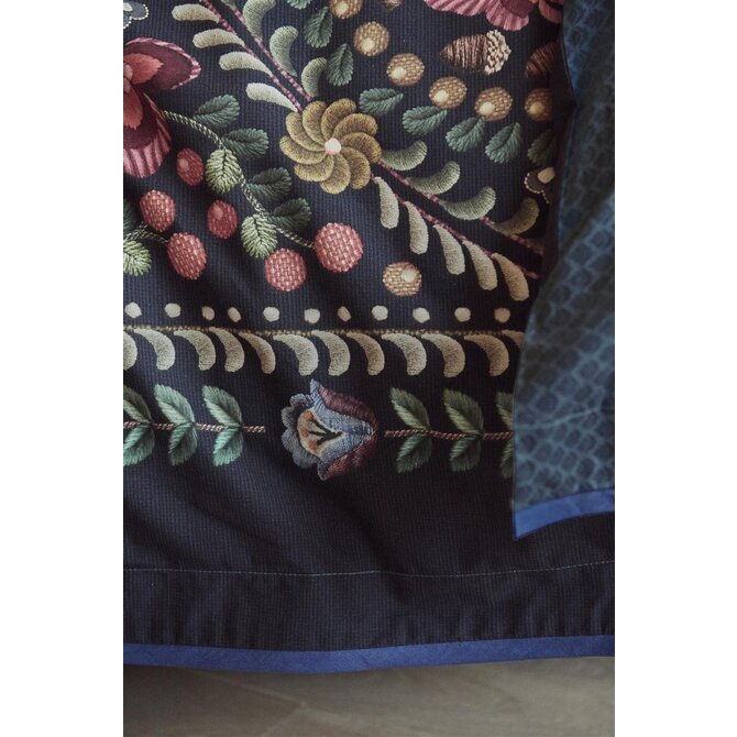Pip Studio Il Ricamo Dekbedovertrek  Donkerblauw 200x200/220 cm Pip Studio Il Ricamo Dekbedovertrek  Donkerblauw 200x200/220 cm
