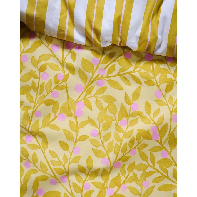 Covers & Co Petite berry Dekbedovertrek Lemon yellow 140x200/220 Covers & Co Petite berry Dekbedovertrek Lemon yellow 140x200/220