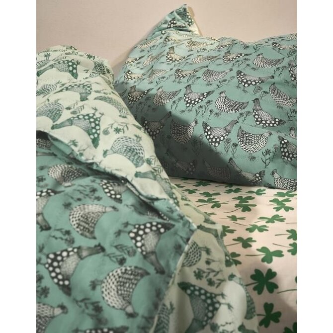 Covers & Co Chicken Run Dekbedovertrek Turquoise 200x200/220 Covers & Co Chicken Run Dekbedovertrek Turquoise 200x200/220