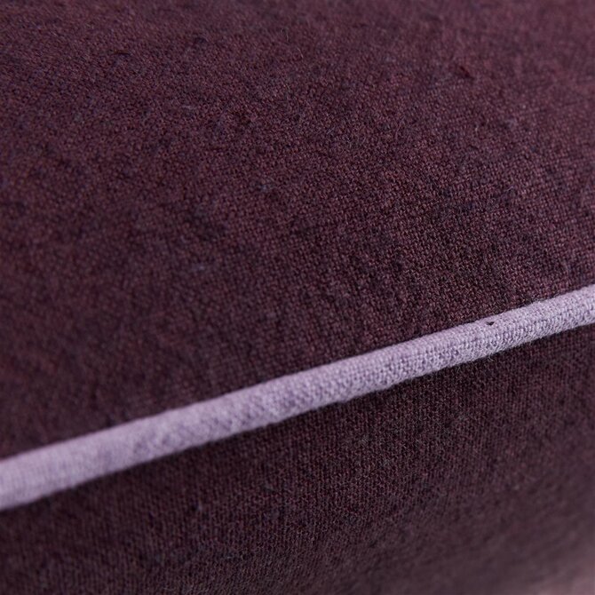 KAAT Sierkussen Lively - Donkerrood 40x60 cm KAAT Sierkussen Lively - Donkerrood 40x60 cm