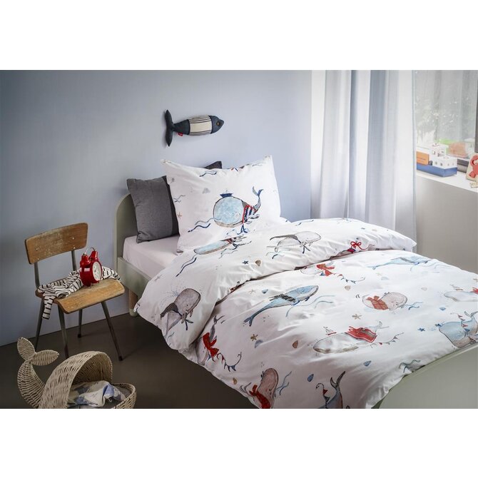 Beddinghouse x Hanneke de Jager Dekbedovertrek Whaletastic - Blauw 100x135 cm Beddinghouse x Hanneke de Jager Dekbedovertrek Whaletastic - Blauw 100x135 cm