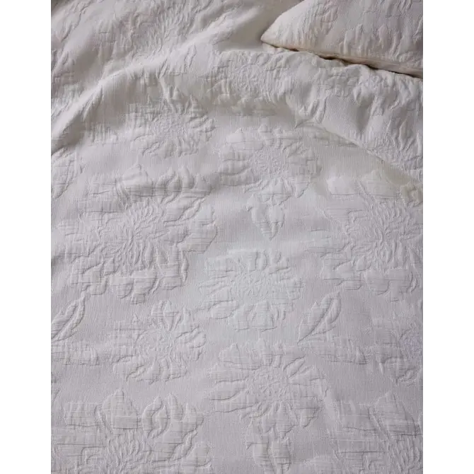 Essenza Philippine Dekbedovertrek 260x200/220 Vanilla Essenza Philippine Dekbedovertrek 260x200/220 Vanilla