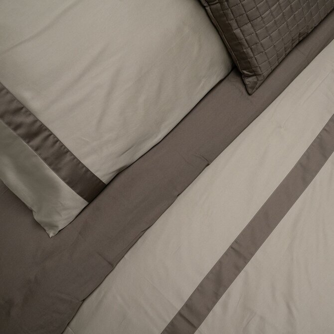 Dommelin Dekbedovertrek Listra Satijn 300tc Olijfgroen-Leem 240x200/220