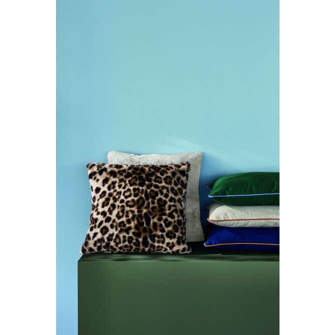 Kaat Fluffy Cushion Zand 50x50 cm