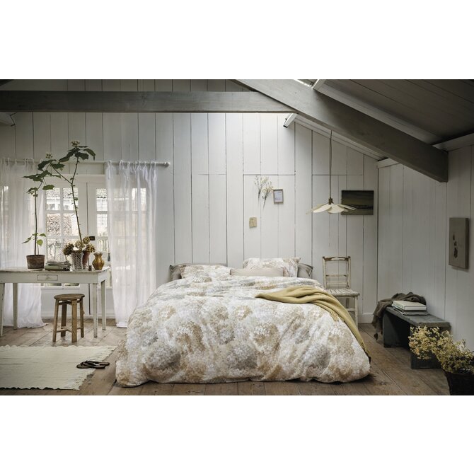 Ariadne at Home All Petals Dekbedovertrek Naturel 200x200/220 cm Ariadne at Home All Petals Dekbedovertrek Naturel 200x200/220 cm